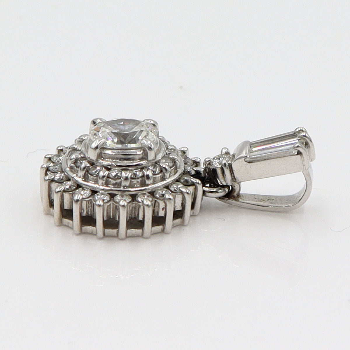 Pt900ダイヤモンドペンダントトップ　D0.33ct　D0.39ct　重量3.80g(石の重量含む)　レディース(中古)