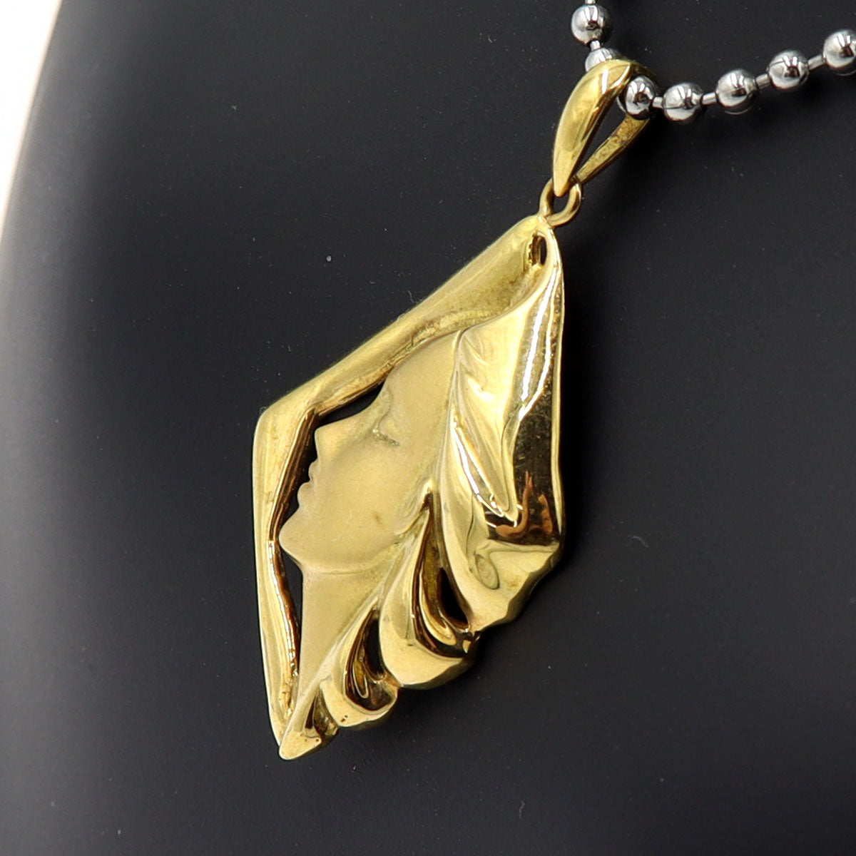 K18デザインペンダントトップ「女性・横顔」　重量3.73ｇ　レディース(中古)