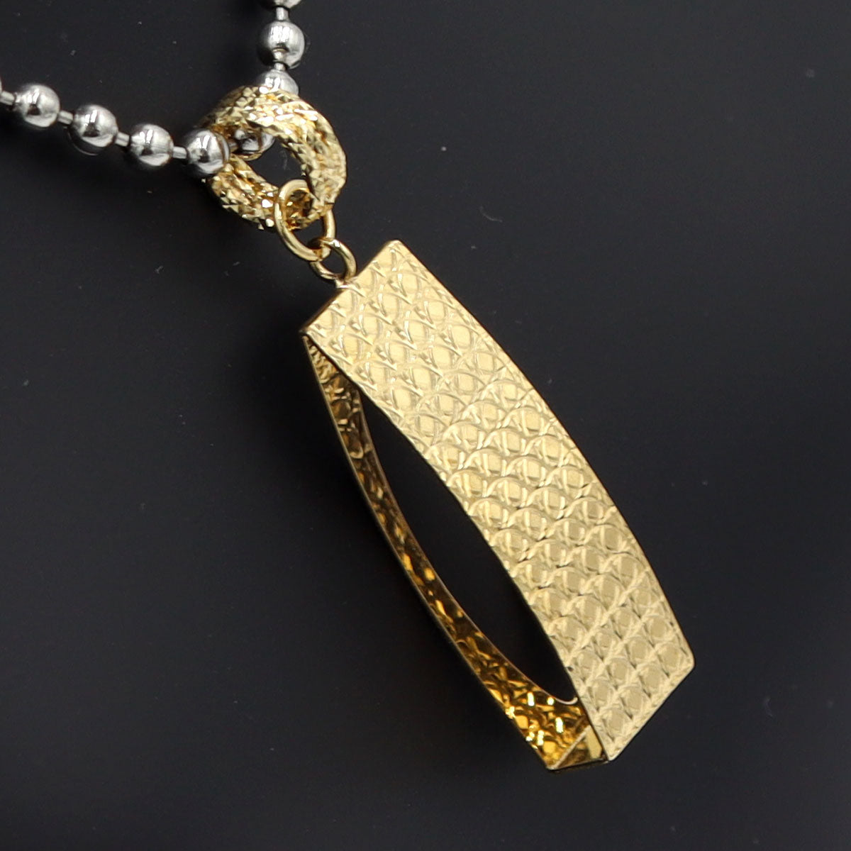 K18デザインペンダントトップ　重量1.33g　メンズ　レディース(中古)