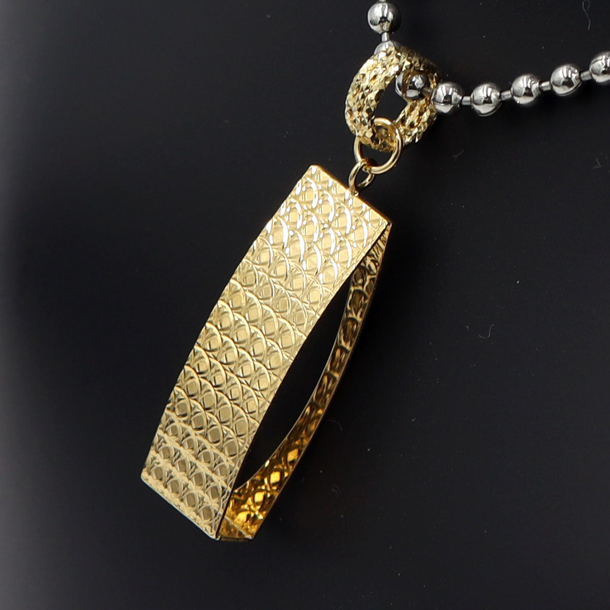 K18デザインペンダントトップ　重量1.33g　メンズ　レディース(中古)